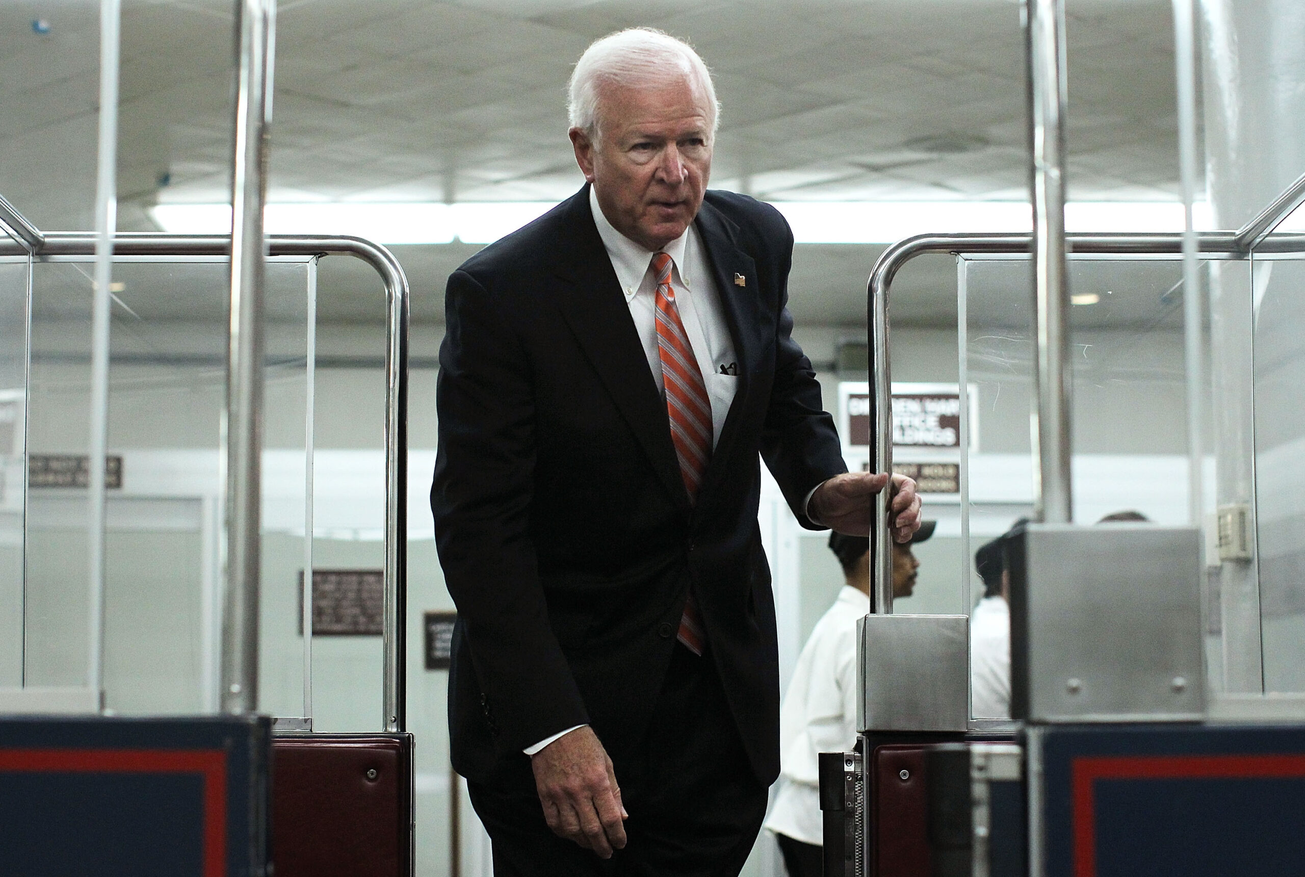 Saxby Chambliss urges Obama to re-instate ban on releasing detainees to Yemen