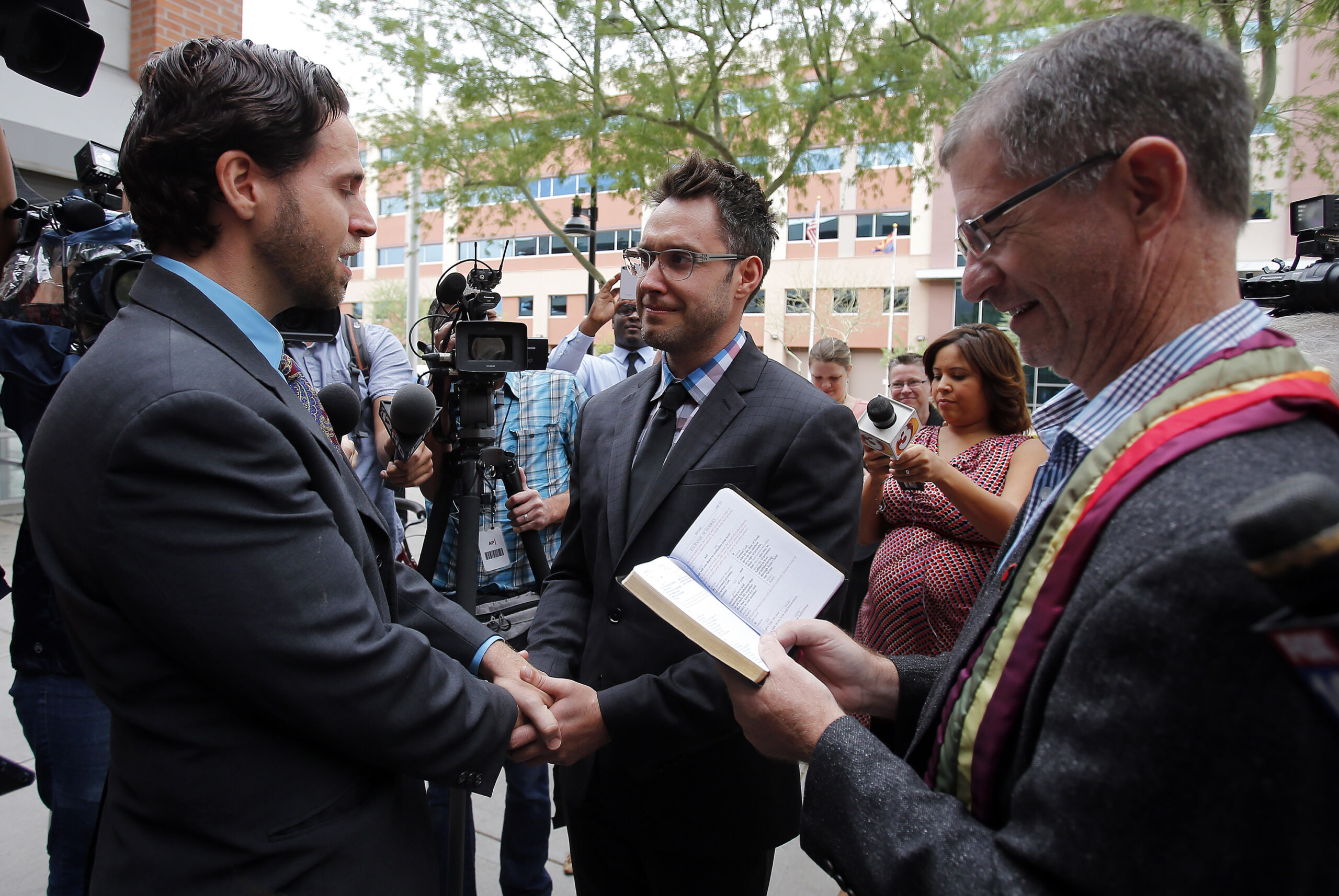Gay marriage now legal in Arizona