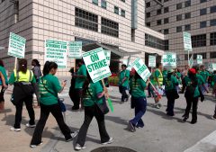 New Illinois law criminalizes impeding picket lines