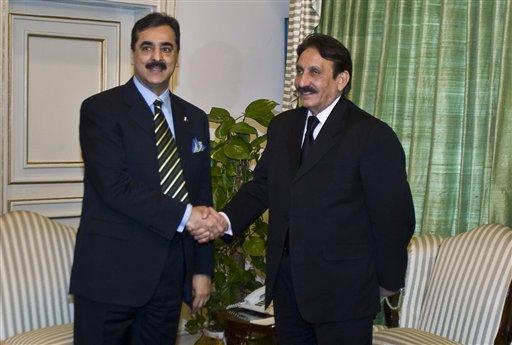 Pakistan in crisis; fears of military takeover grow