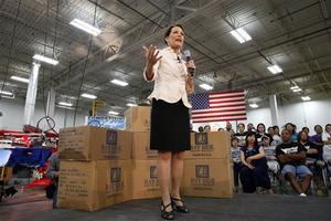 Candidates crisscross Iowa as crucial debate nears