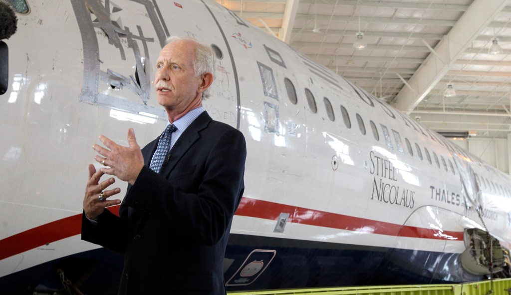Famed pilot ‘Sully’ Sullenberger opposes air traffic control bill