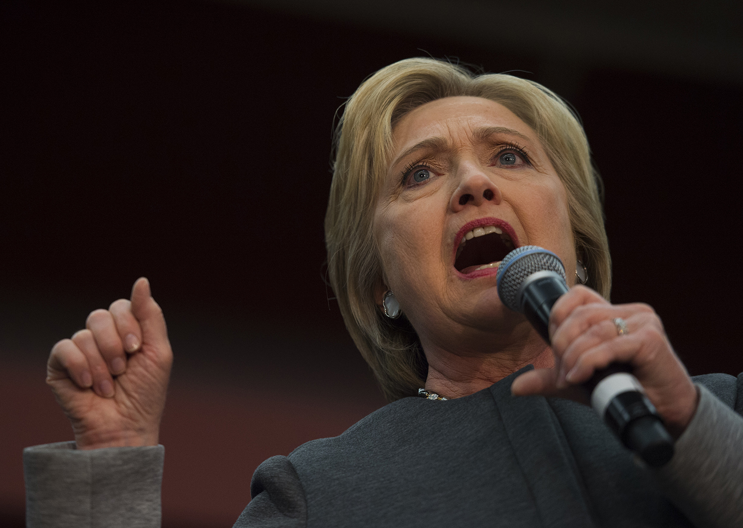 Clinton’s negative ratings surpass Trump’s in new poll