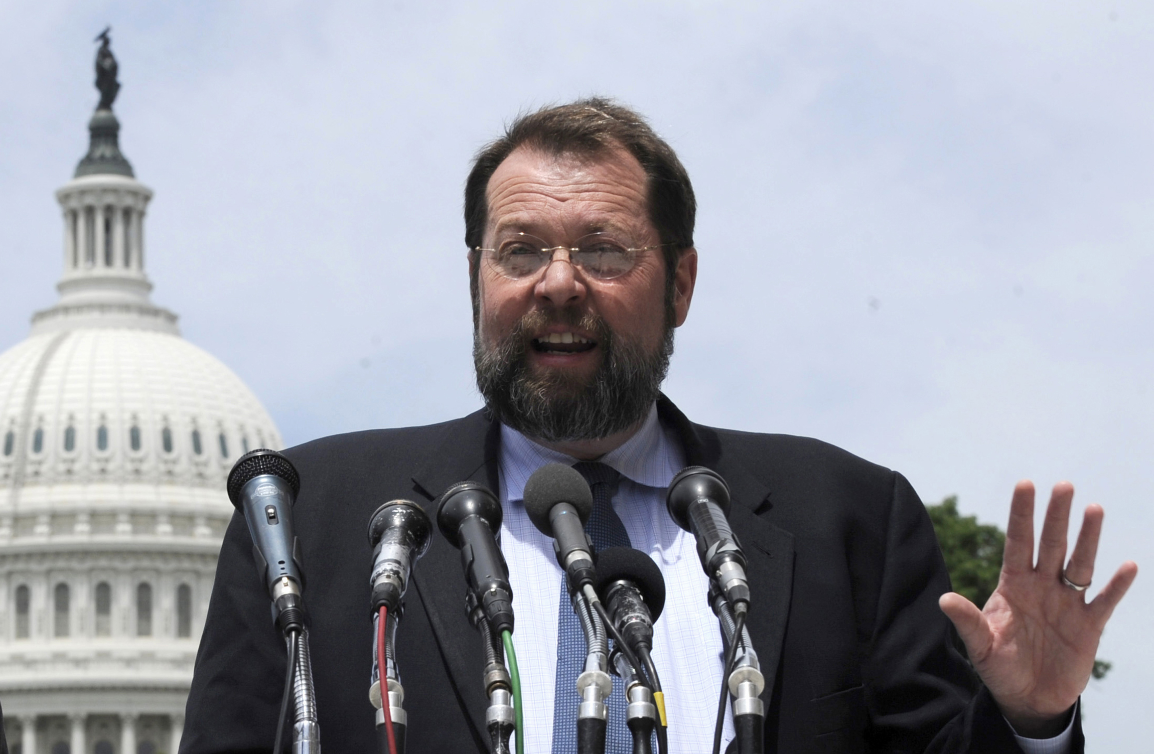 Former Ohio Republican congressman dies after fight with cancer
