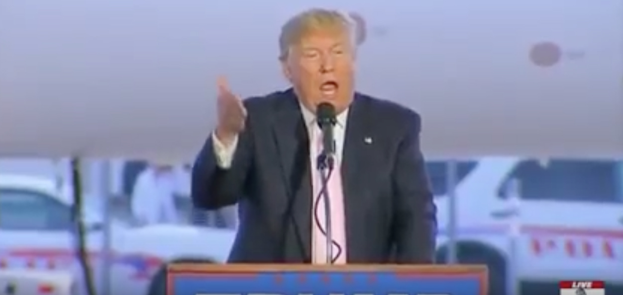 Trump Mocks Christie to His Face at Rally