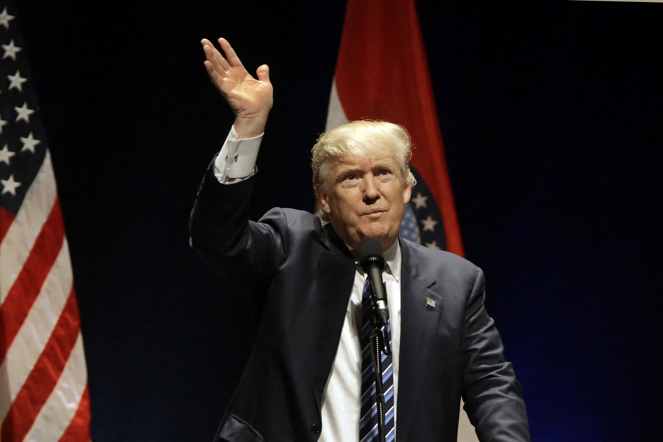 Trump stands by claim Chicago police advised event cancellation