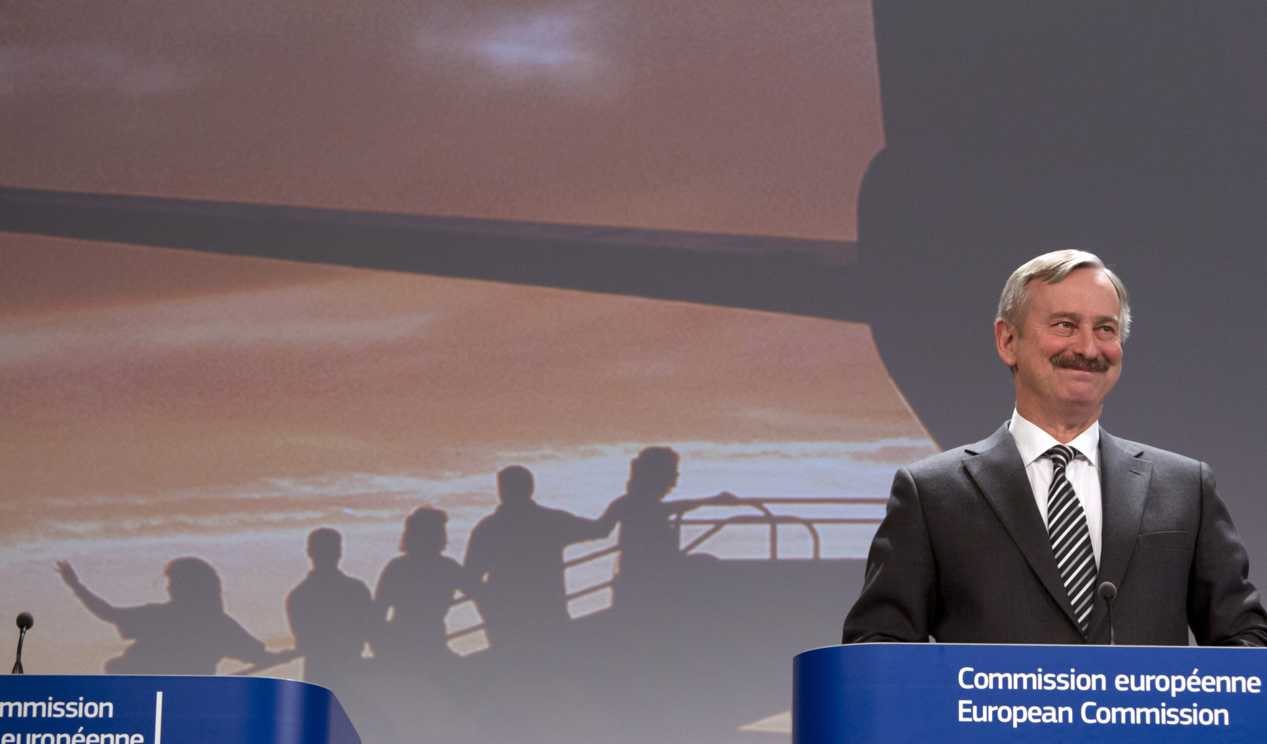 EU seeks better passenger rights