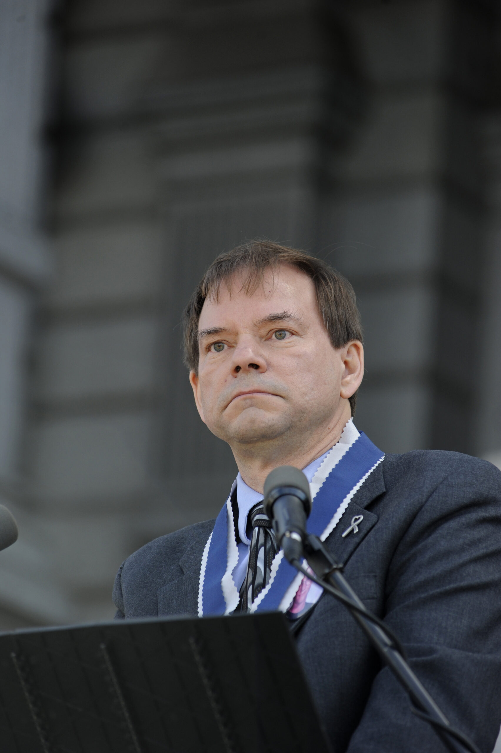 Obama team revives gun control push with Columbine email