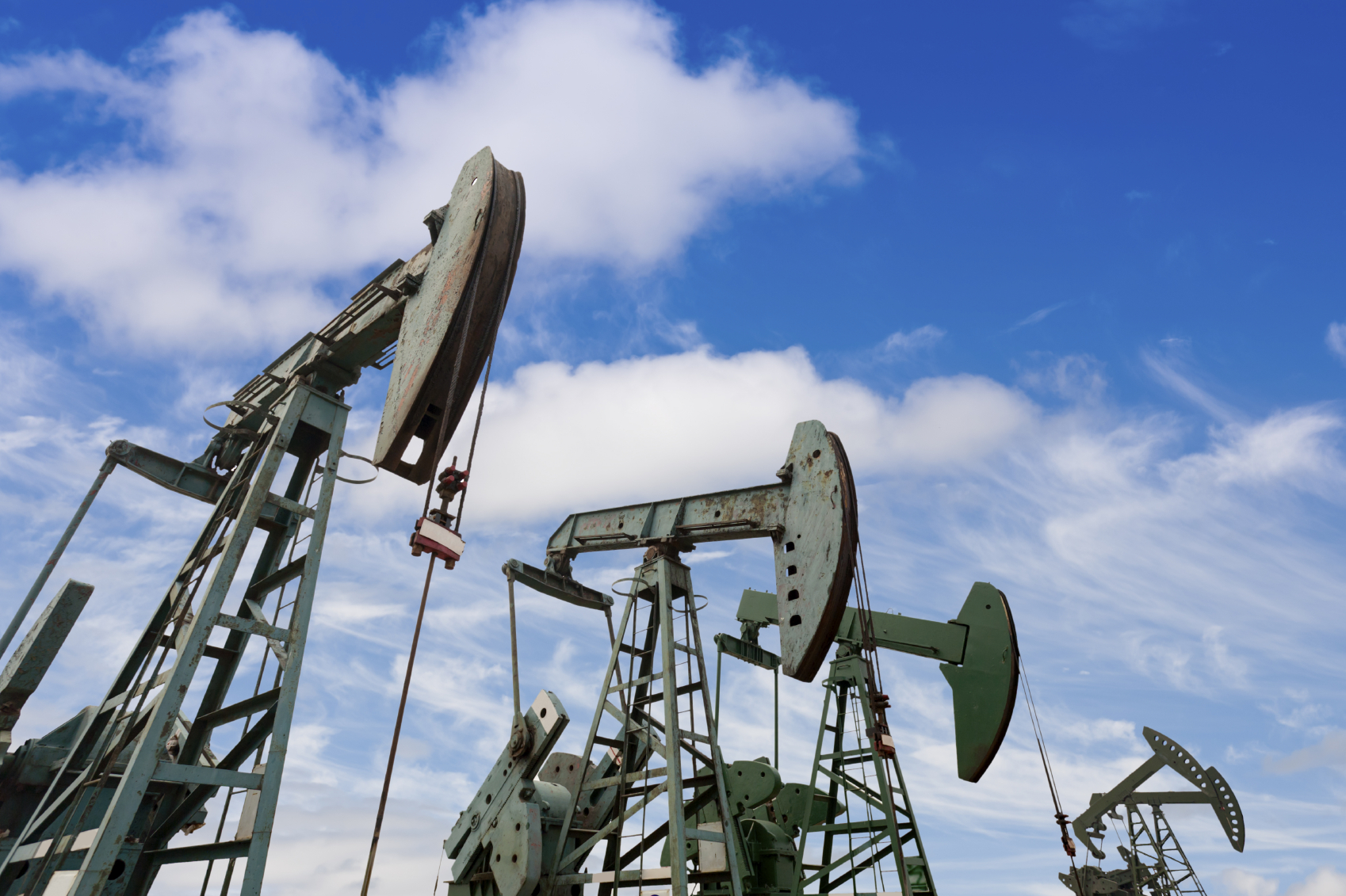 House panel approves bill to lift ban on oil exports