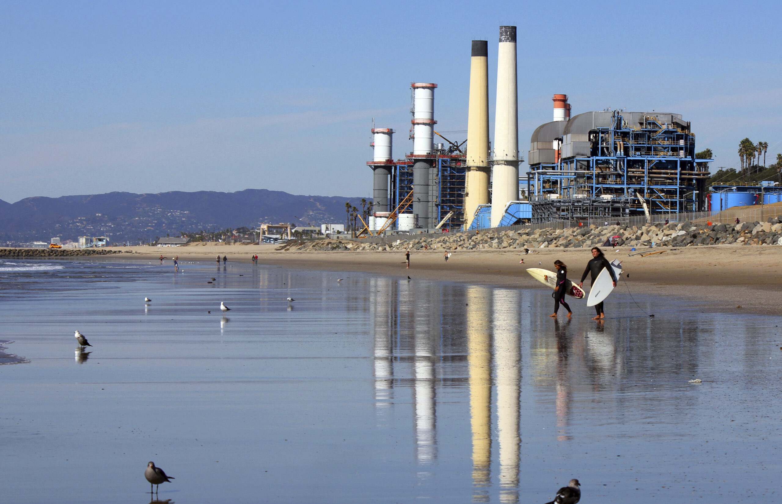 In search of a rational middle ground in the climate change debate