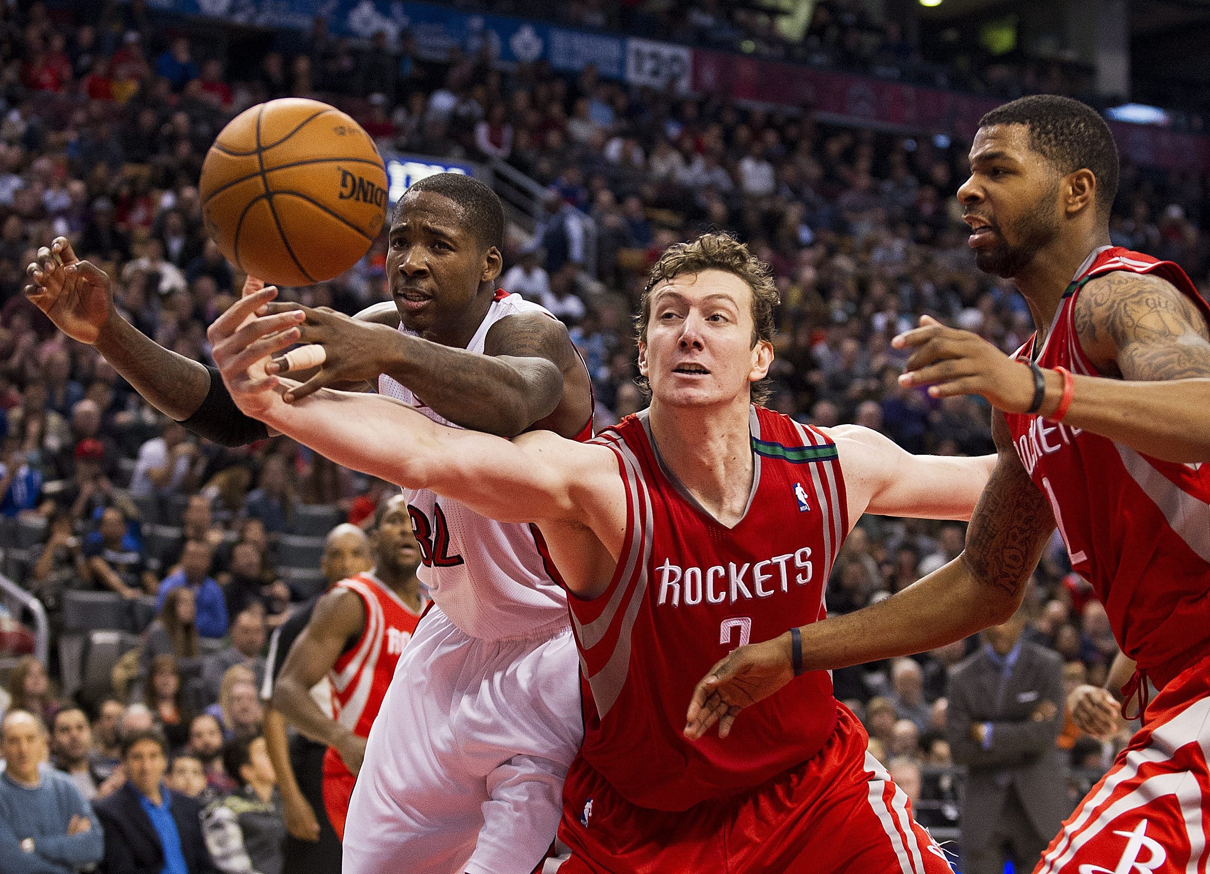 Calderon’s triple-double helps Raptors top Rockets