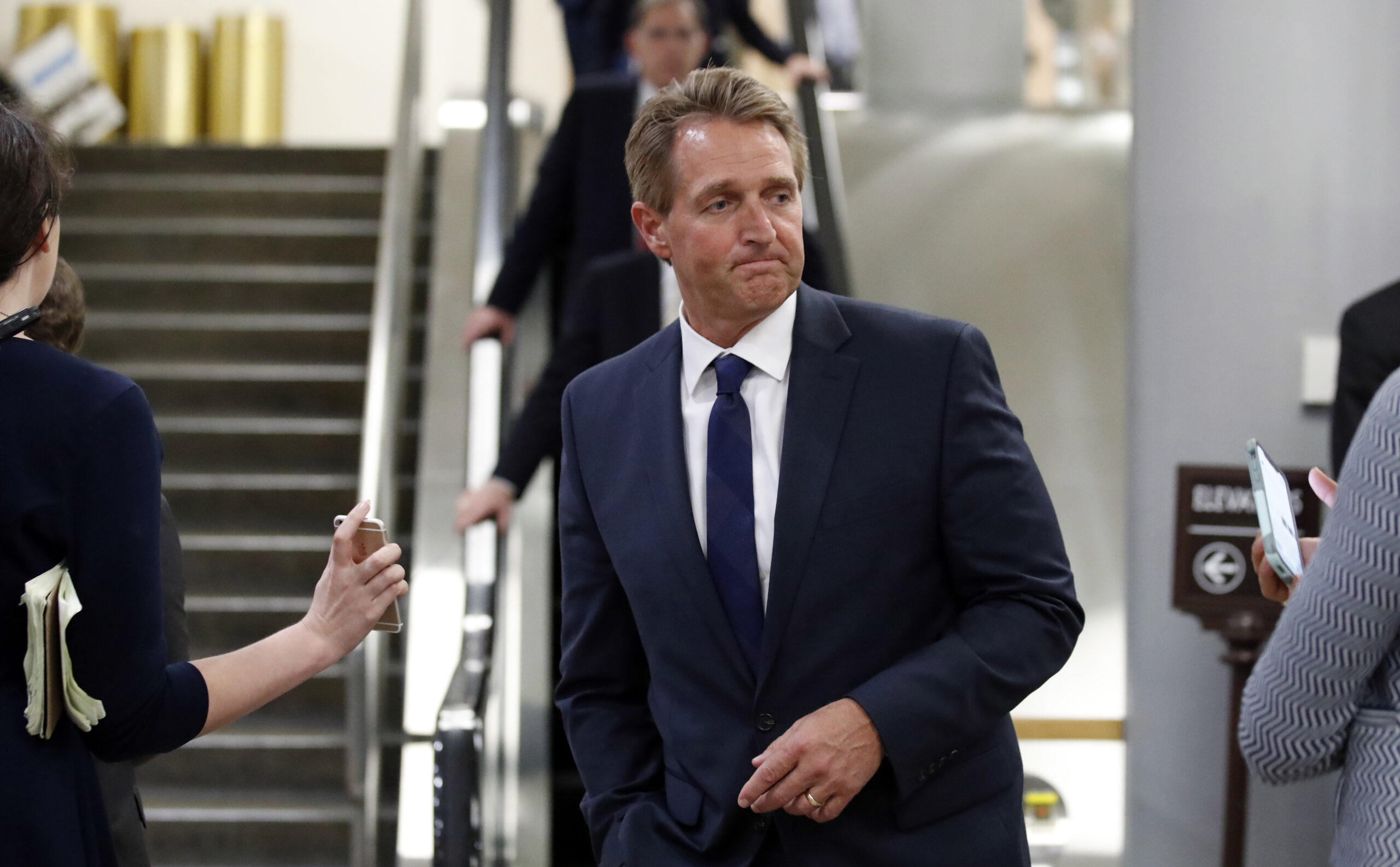 Jeff Flake hasn’t ruled out Trump challenge in 2020