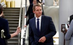 Jeff Flake hasn’t ruled out Trump challenge in 2020