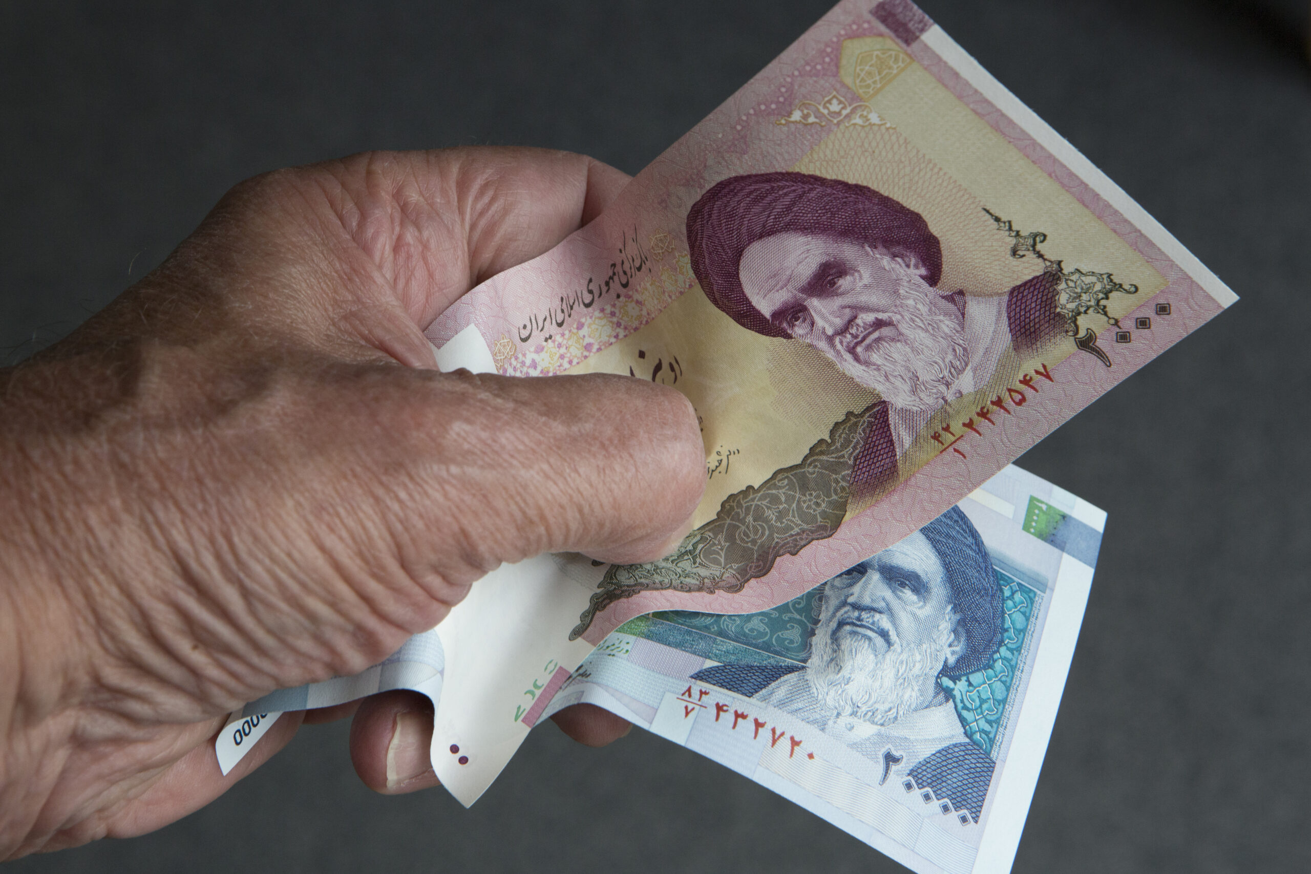 Memo Pushes for White House to Bar Iran From International Financial System