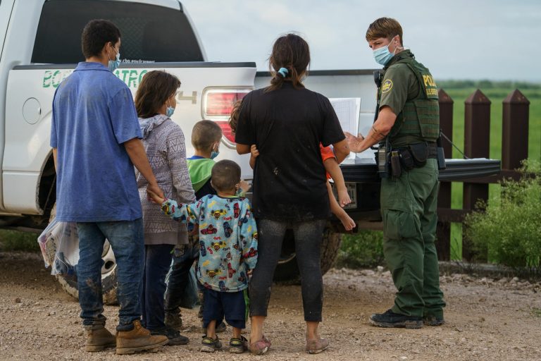 Texas Border Patrol encounters ‘largest group of migrants’ this year with over 700 apprehended in three days