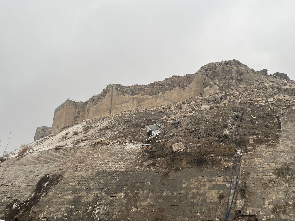 Earthquake in Turkey destroys famous Romano-Byzantine castle