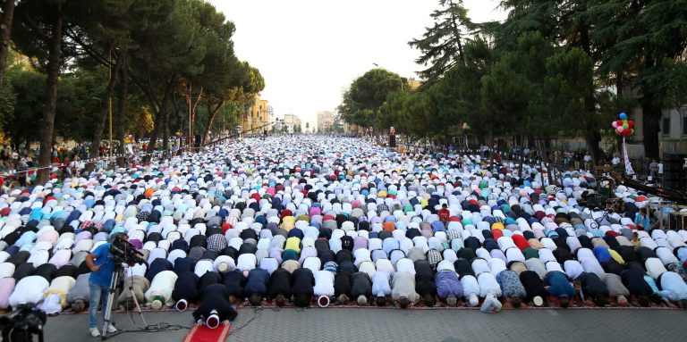 Fact Check: Is This Photo of  Muslims Praying From Birmingham, Alabama?