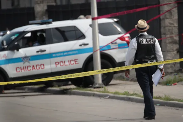 Chicago shooting: Four shot after gunman goes out, starts firing rifle