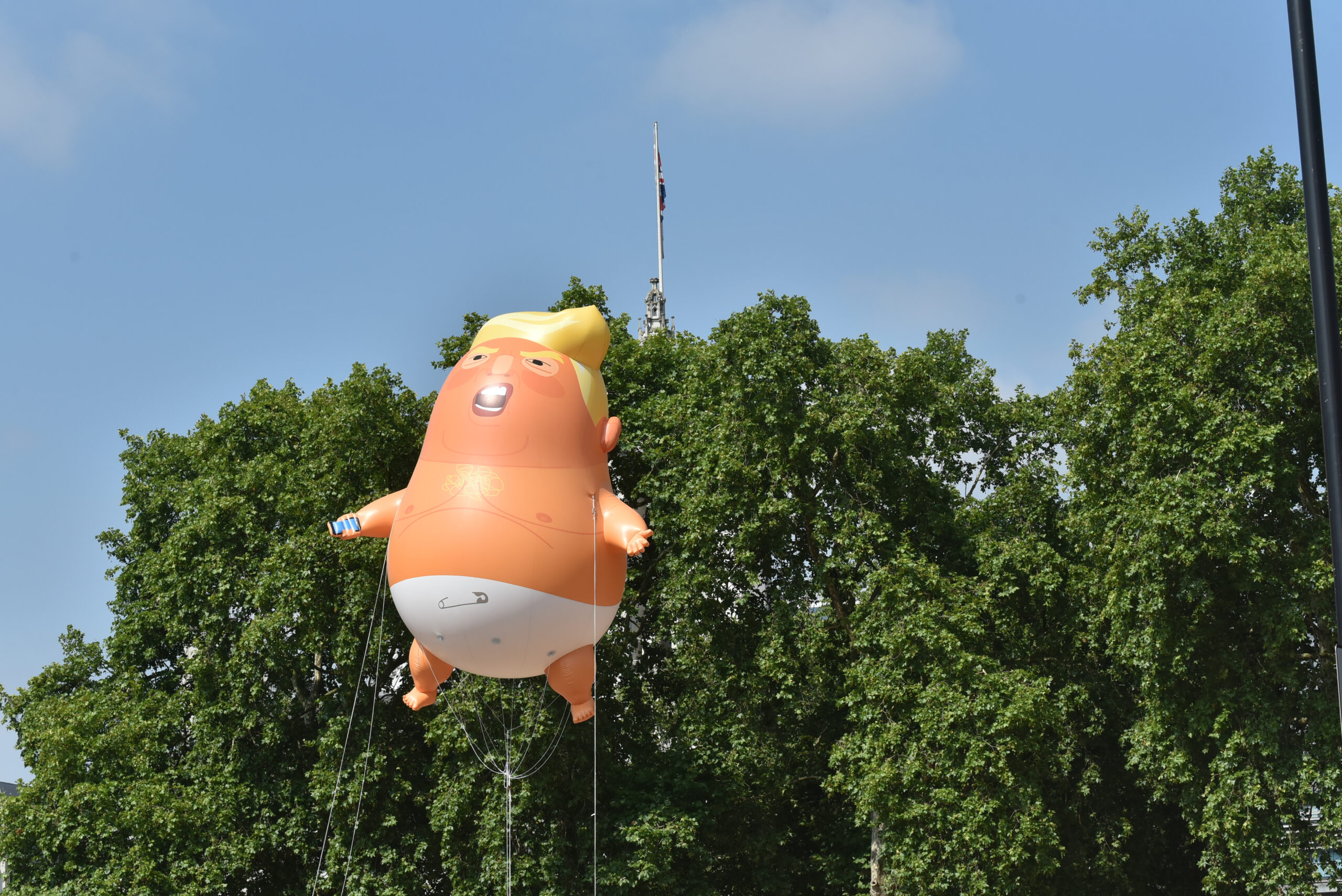 Trump Sails Along Blithely in Britain