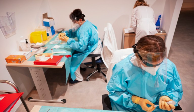 Moderna moves up delivery dates for 200M doses of COVID-19 vaccine