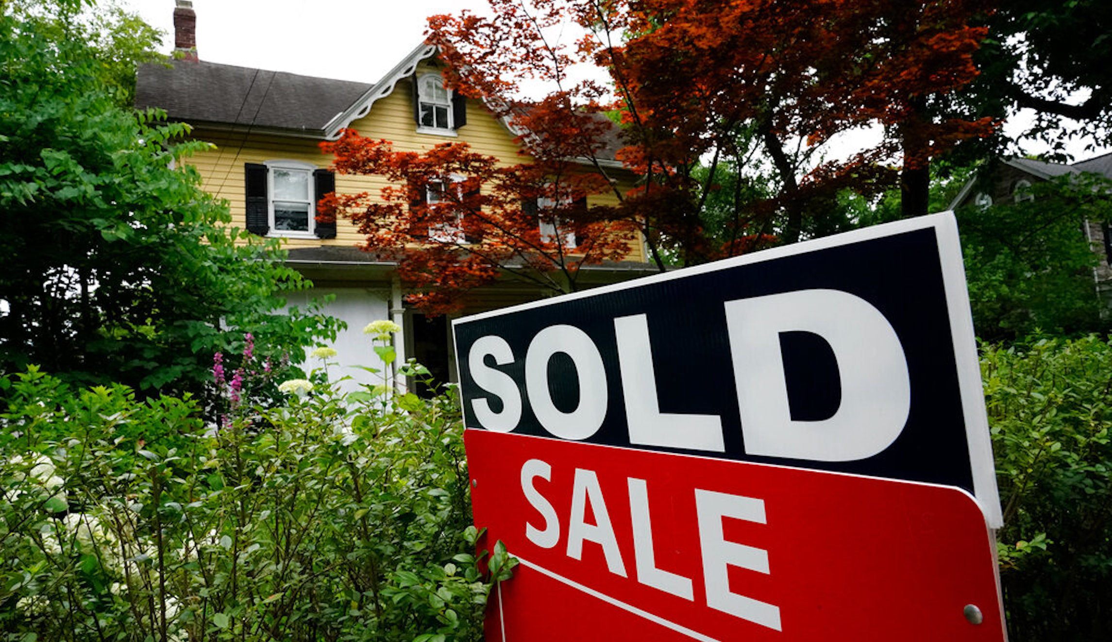 Mortgage rates have biggest weekly drop since 2008