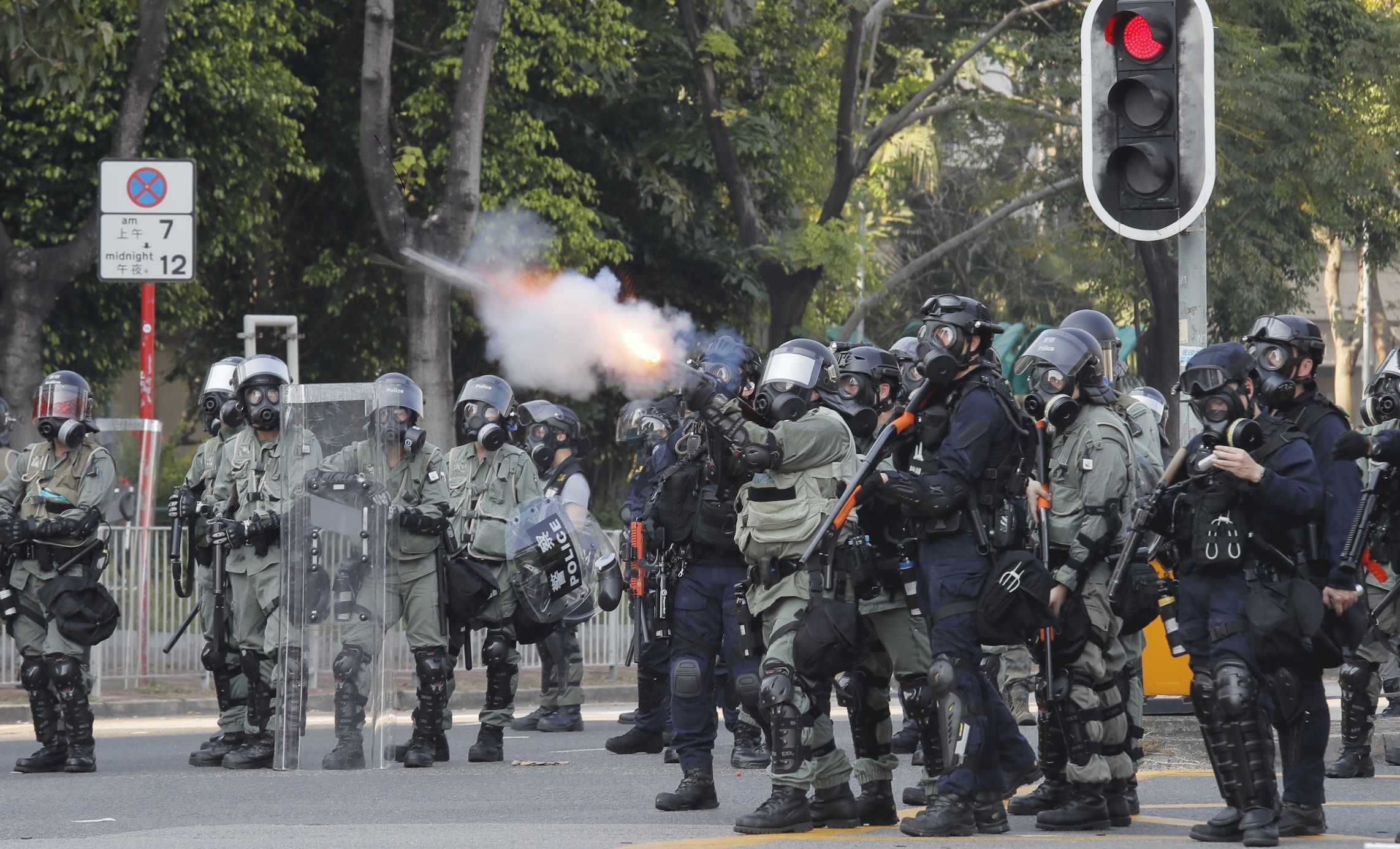 Hong Kong police fire the first shot since start of protests