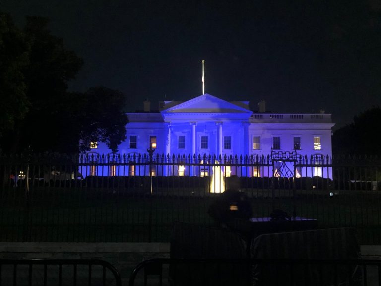 Trump turns White House blue