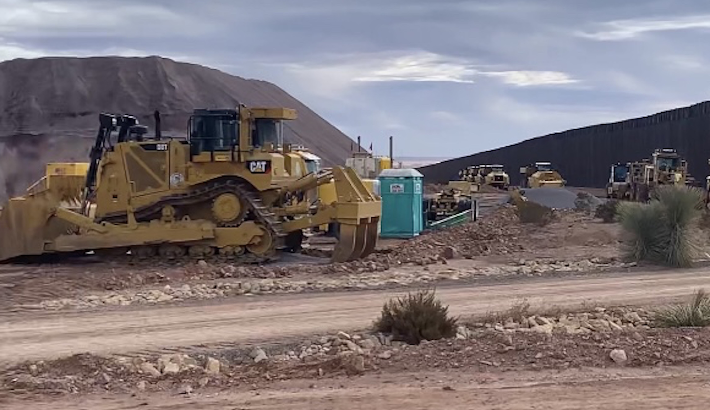 Work stops at one of the biggest border wall construction sites
