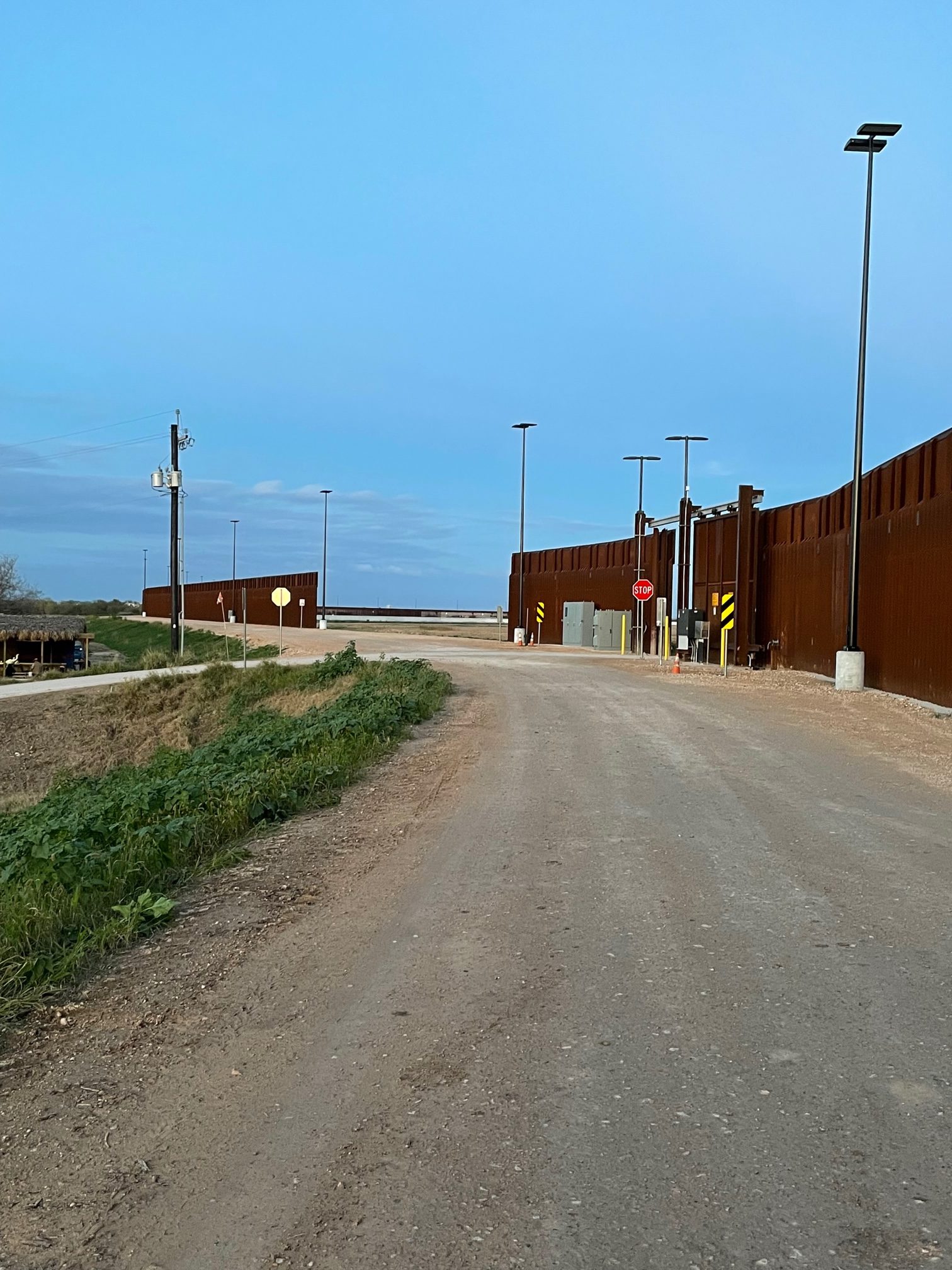 Gap in border wall along U.S.-Mexico border