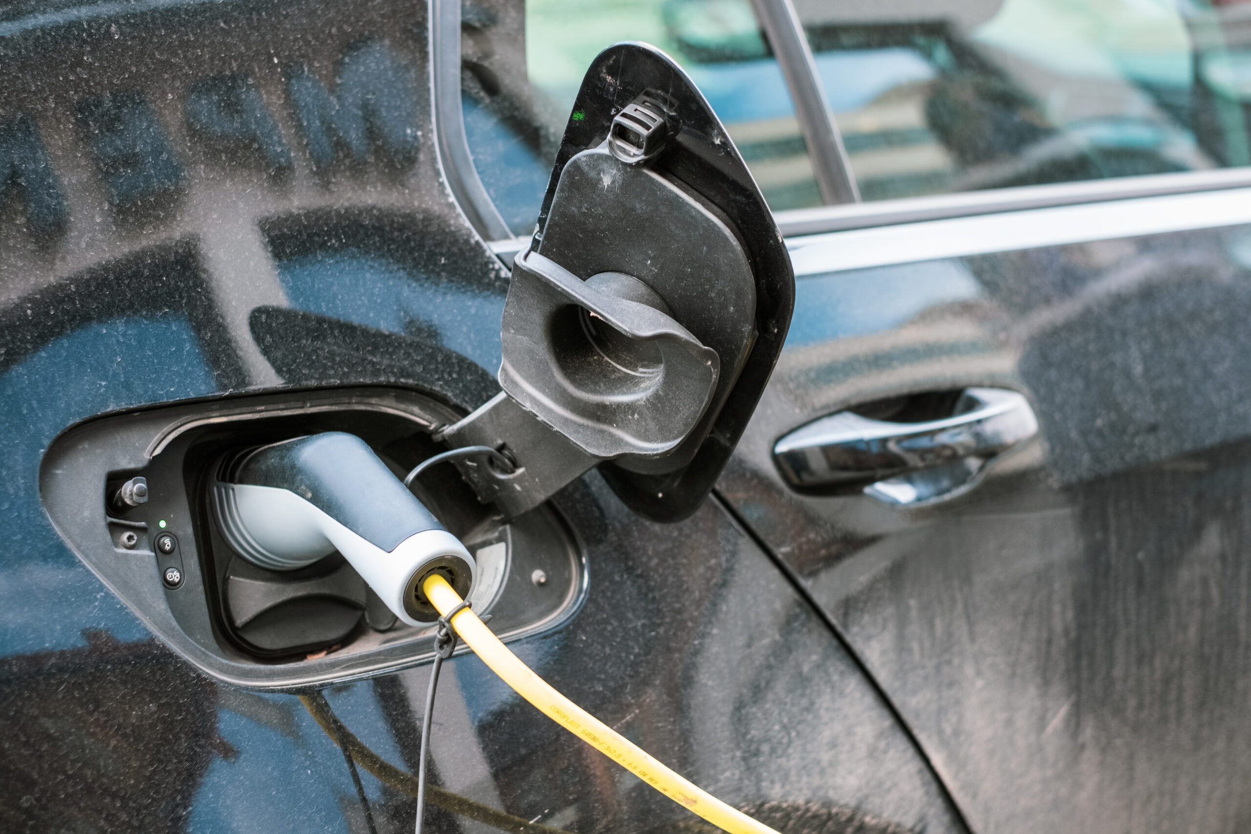 SEE IT: Coal miners rescue dead electric vehicle