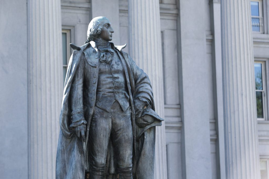 Portland protesters topple George Washington monument