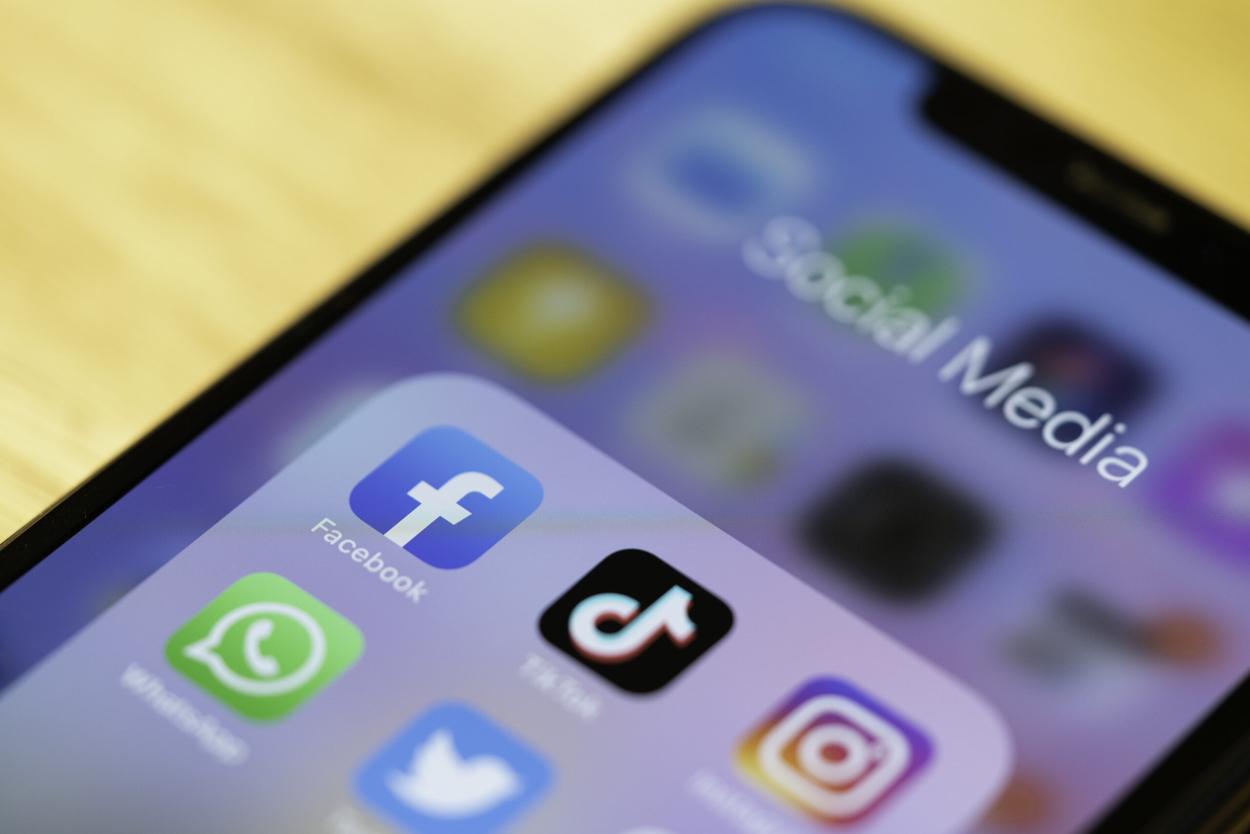 Facebook glitch floods feeds with celebrity posts