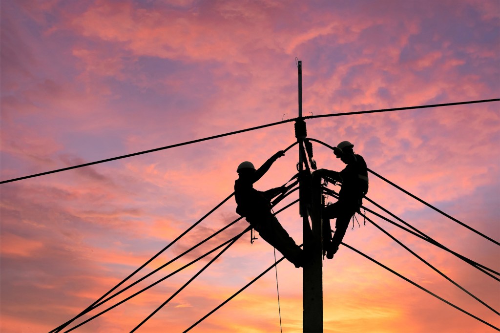 Louisiana lawmakers slam AT&T for emergency communication failures