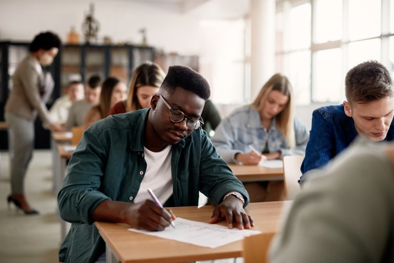 New data find fewer men are enrolling in college
