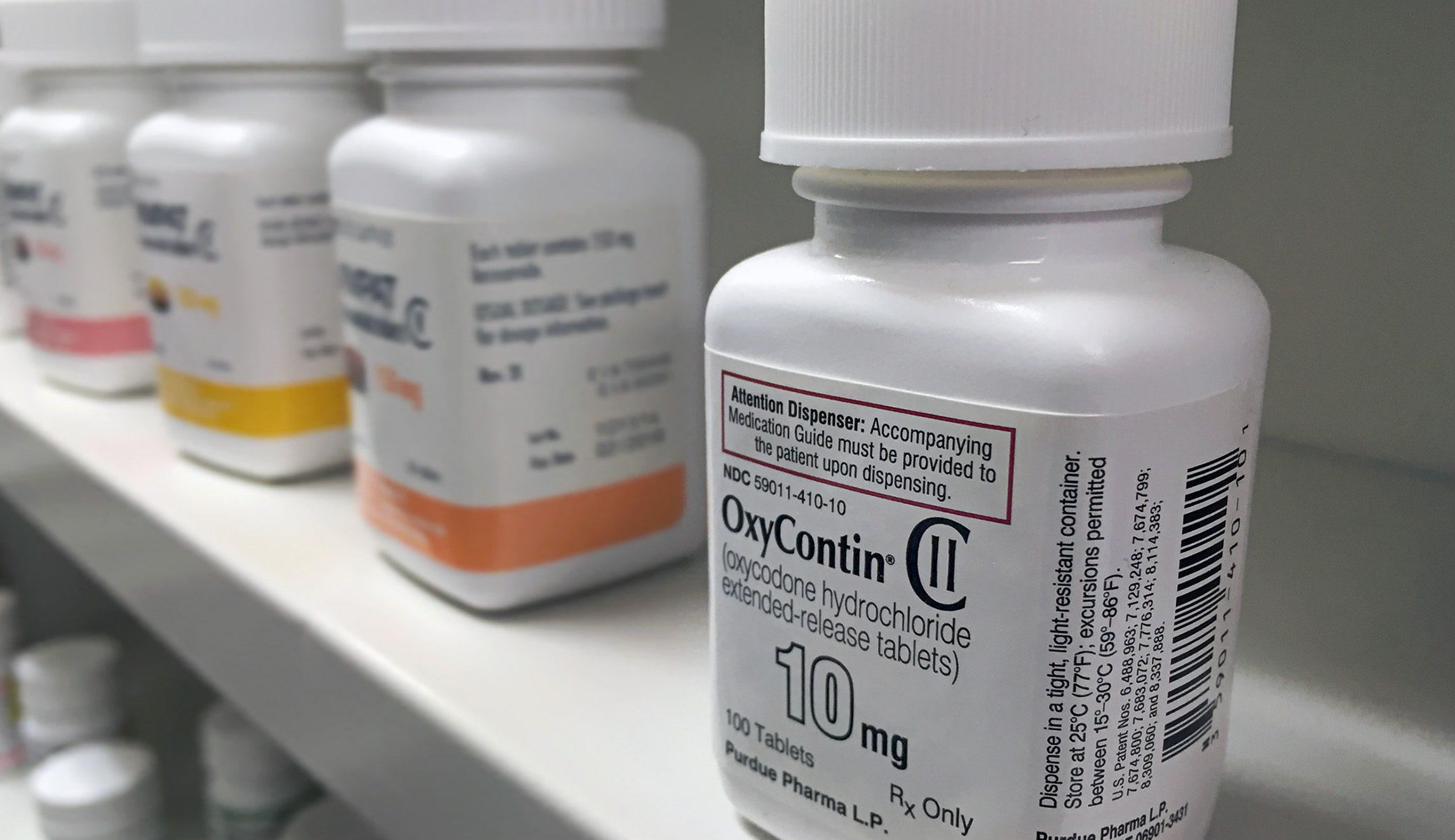Opioid prescribing drops largest amount in 25 years