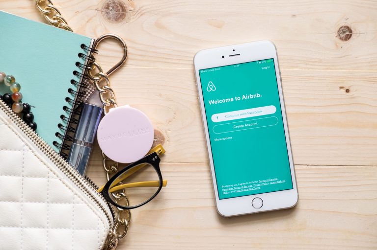 Airbnb announces ‘free, short-term housing’ for 100,000 Ukrainian refugees