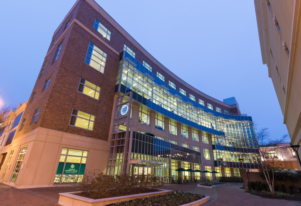 Free community college coming for low-income Virginia residents in select fields