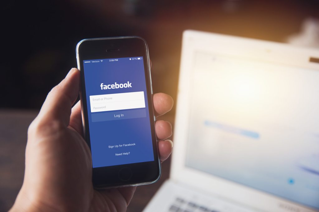 Facebook suspends Trump campaign-linked data firm Cambridge Analytica