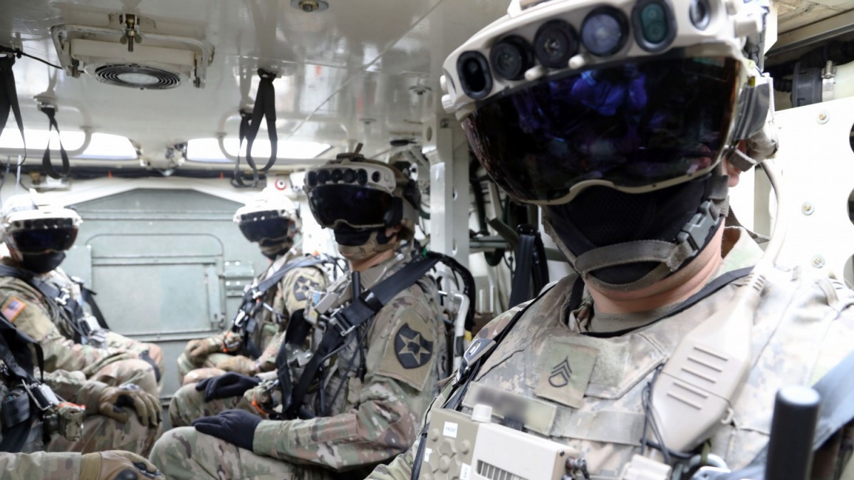 Army unveils $22 billion goggle deal with Microsoft