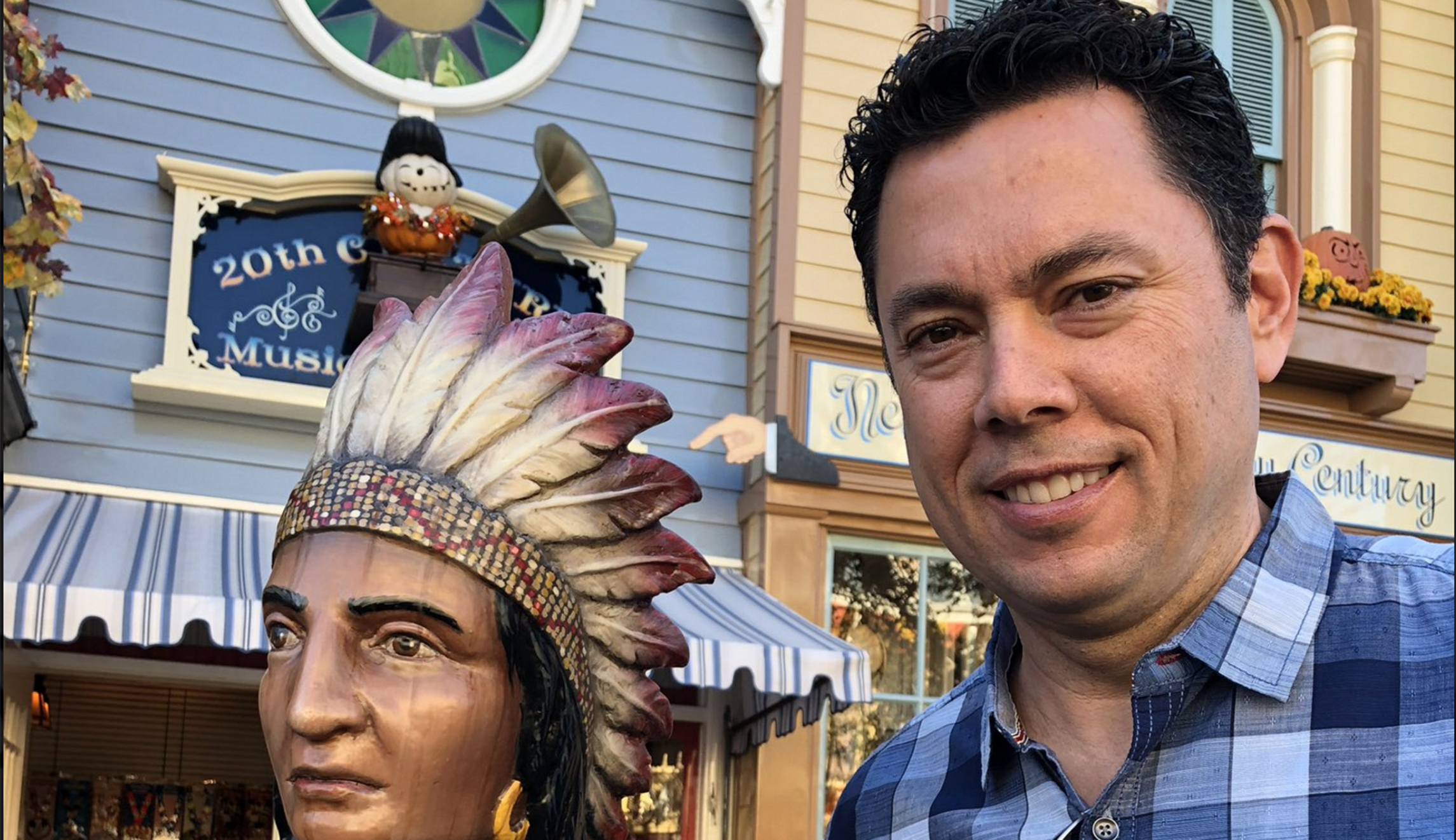 Jason Chaffetz mocks Elizabeth Warren by posing with Native American statue