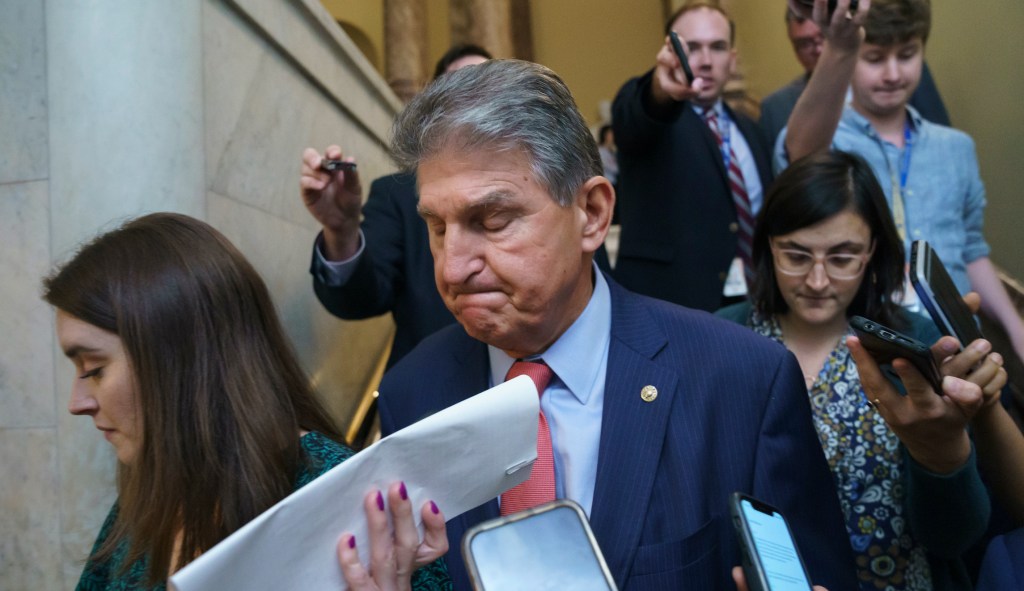 Manchin trashes Democratic spending bill: ‘Fiscal insanity’