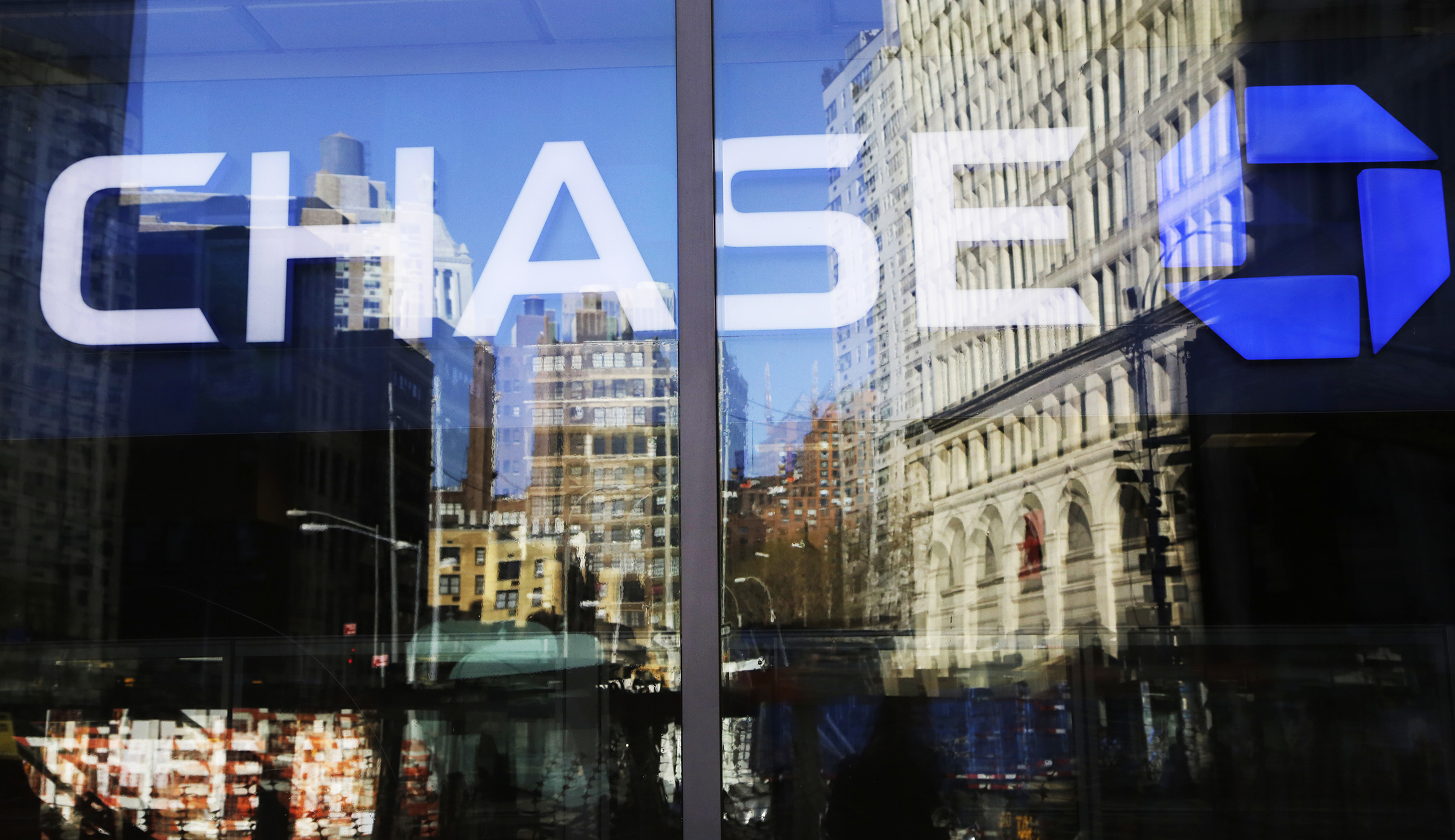 Consumer spending overpowers trade worries for JPMorgan, Citigroup