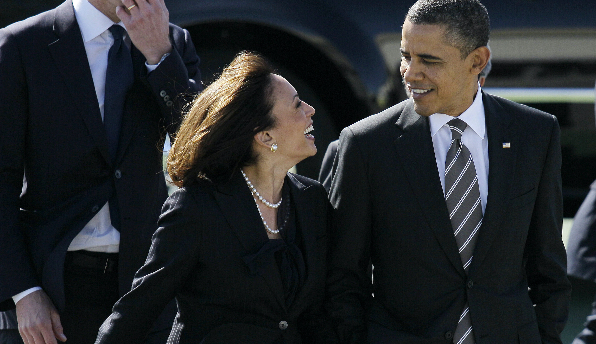 The time Obama apologized to Kamala Harris for calling her good-looking