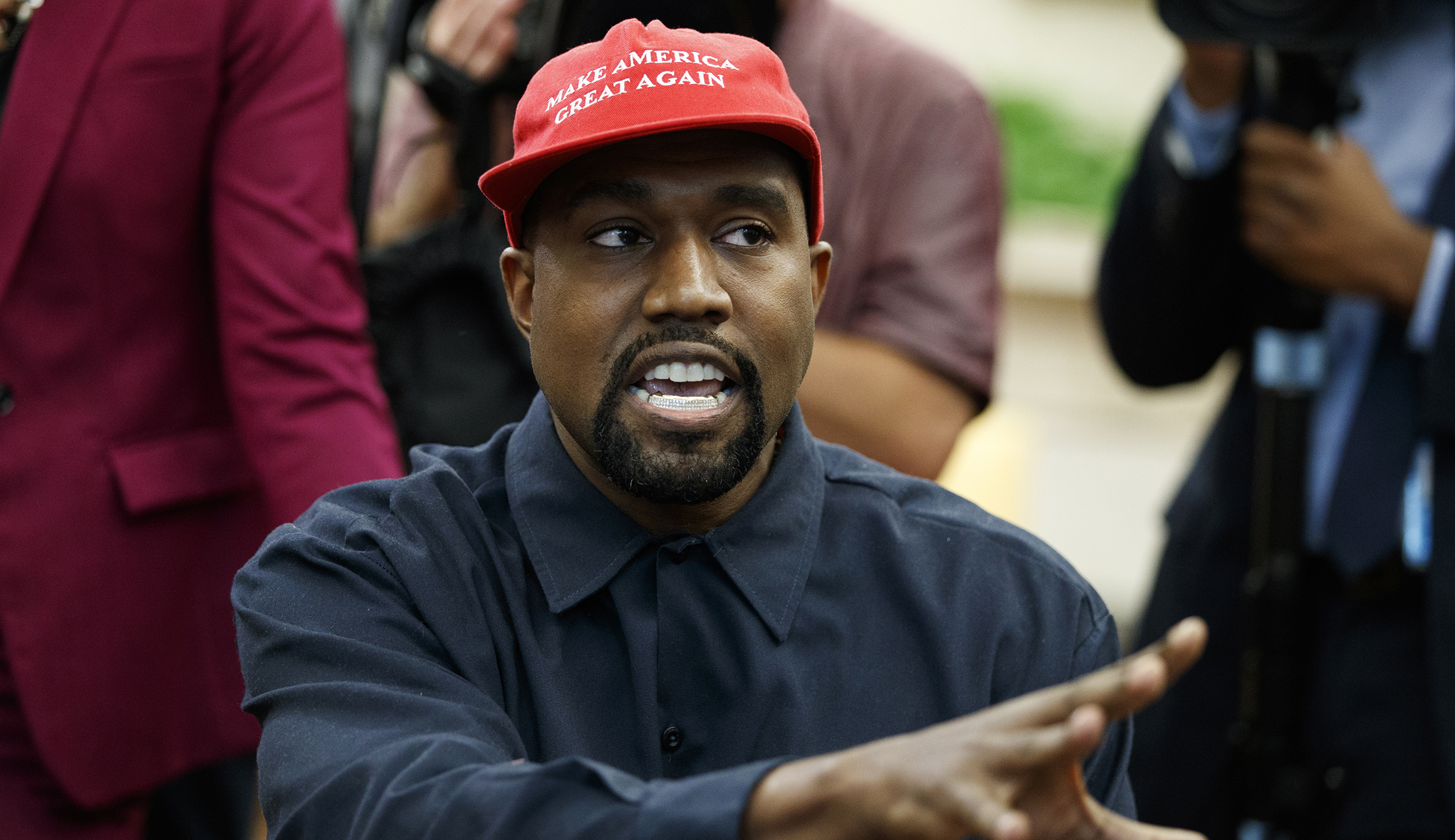 Cameras peep Kanye West’s iPhone password in Oval Office