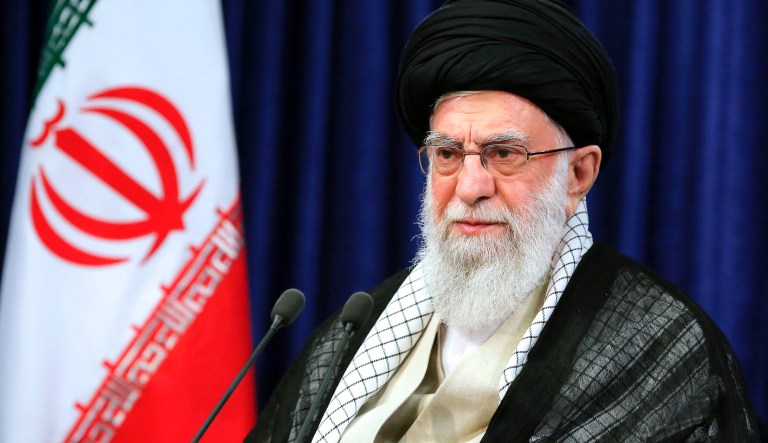 Iran’s Khamenei calls for oil embargo on Israel — in Spanish