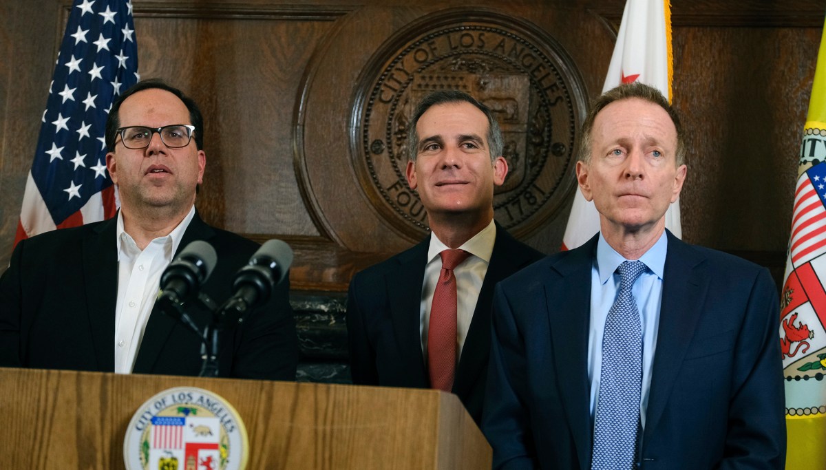 Los Angeles superintendent won't reopen schools despite threat of lawsuit