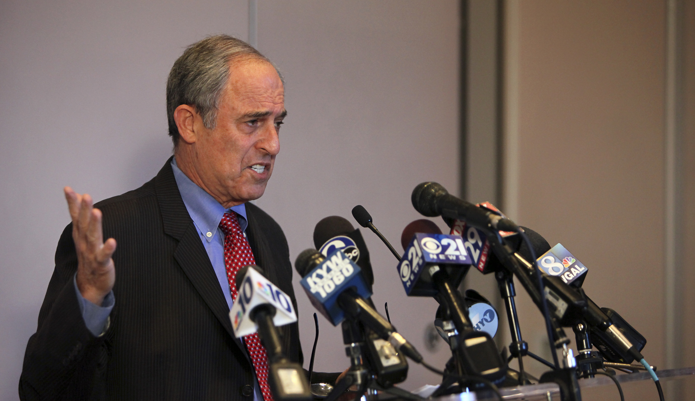 Trump mocks Michael Cohen’s ‘interesting’ decision to hire former Clinton lawyer Lanny Davis
