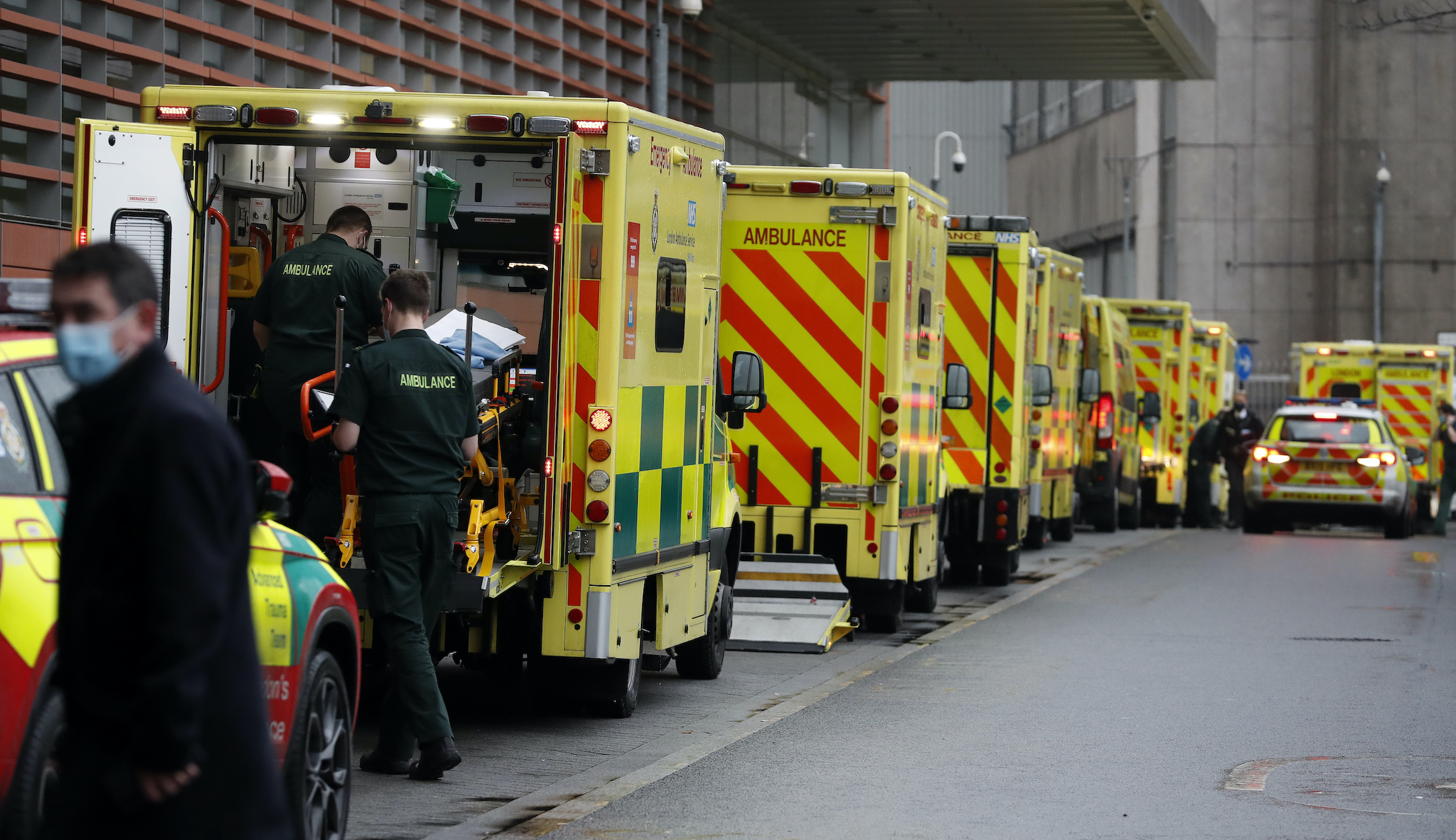 Highly contagious UK coronavirus variant likely to become dominant strain in US by March