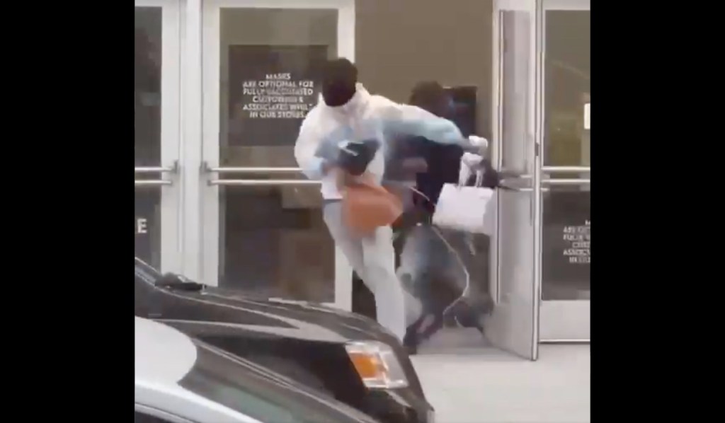 Looters ransack San Francisco Neiman Marcus in broad daylight: Video