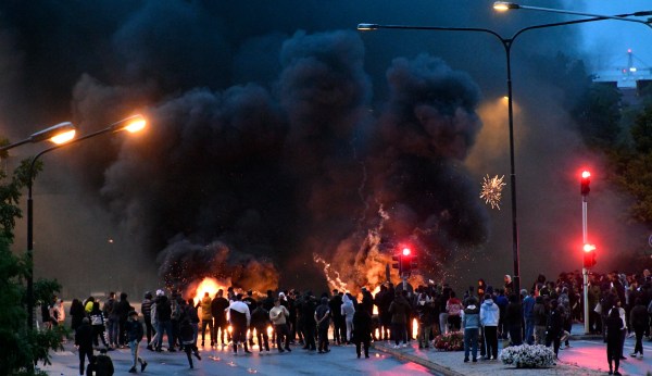Rioting erupts in Swedish city after far-right activists burn Quran